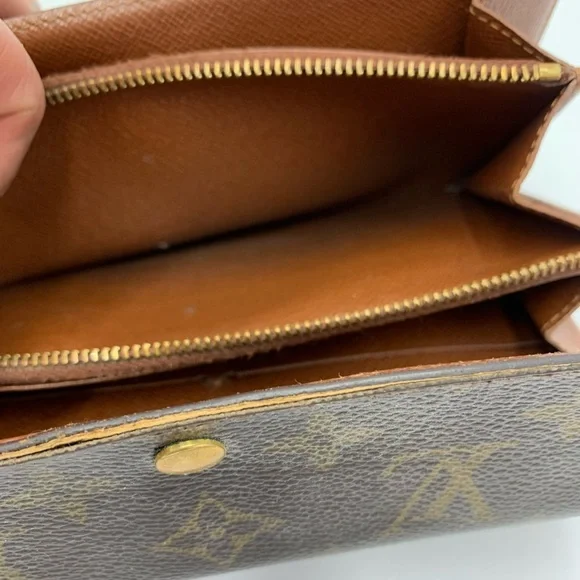 💥AUTHENTIC💥 Louis Vuitton Monogram Sarah Wallet - Picture 10 of 12